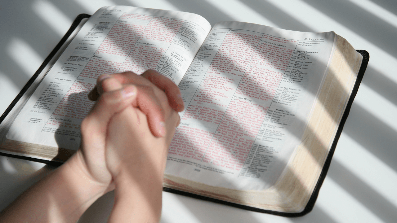 Bíblia aberta para começar um Devocional
