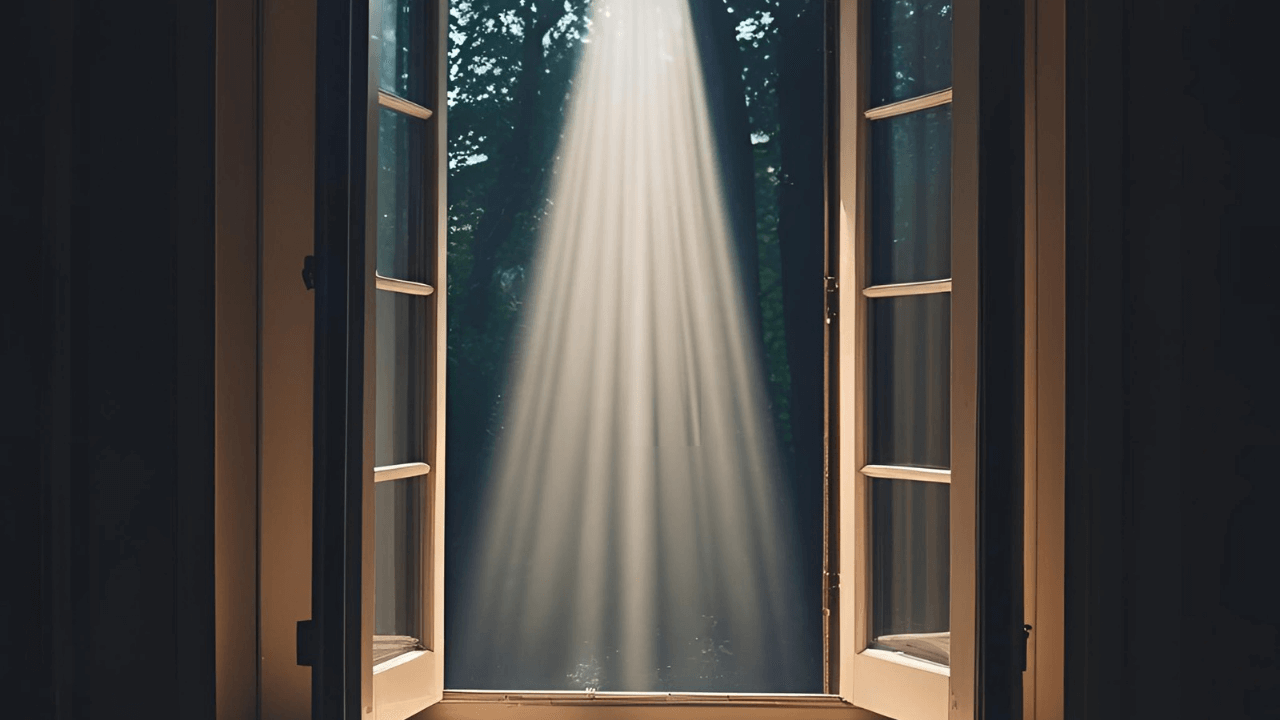 luz atravessando uma janela escura. Luz penetrando escuridão – simbolismo bíblico de Jesus como luz