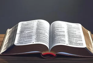 Bíblia aberta para iniciar um devocional.