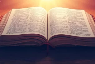 Bíblia aberta para iniciar um devocional.