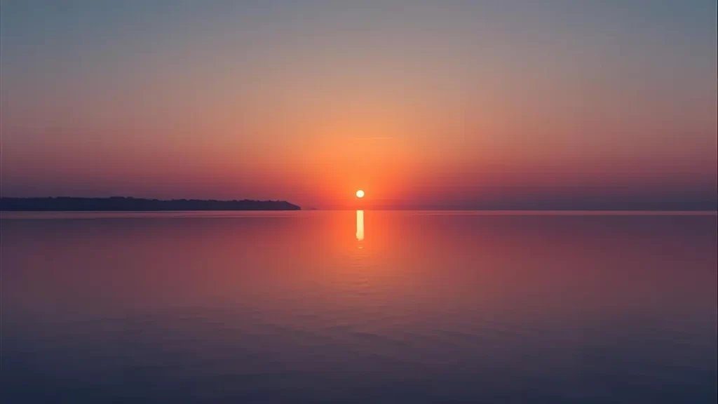 Paisagem calma com o pôr do sol, transmitindo paz e serenidade.