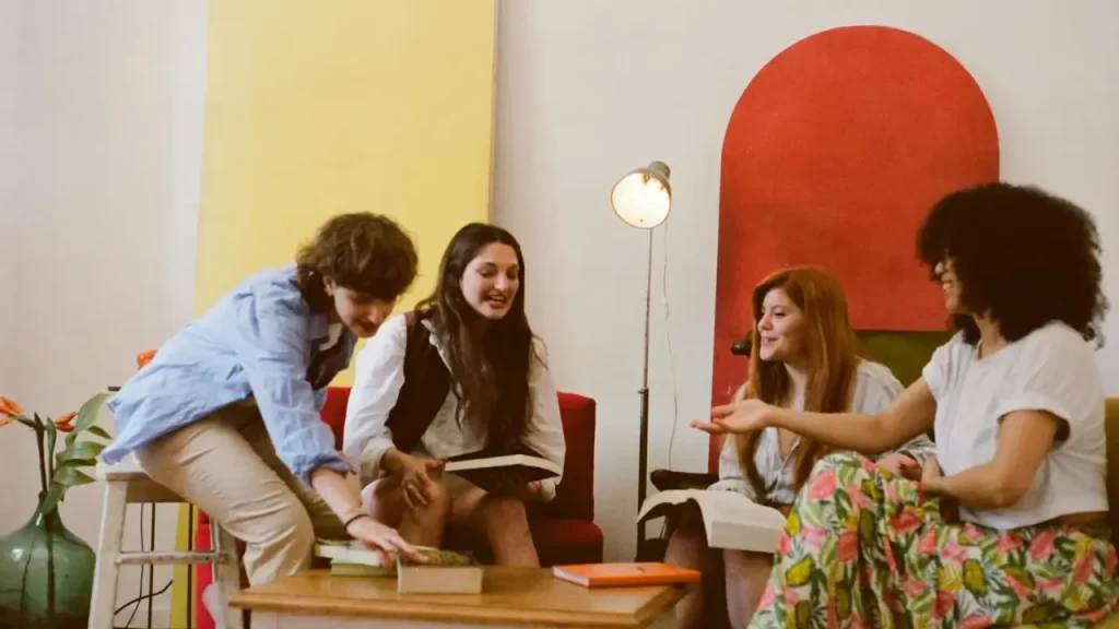 Pequeno grupo em comunhão cristã. 